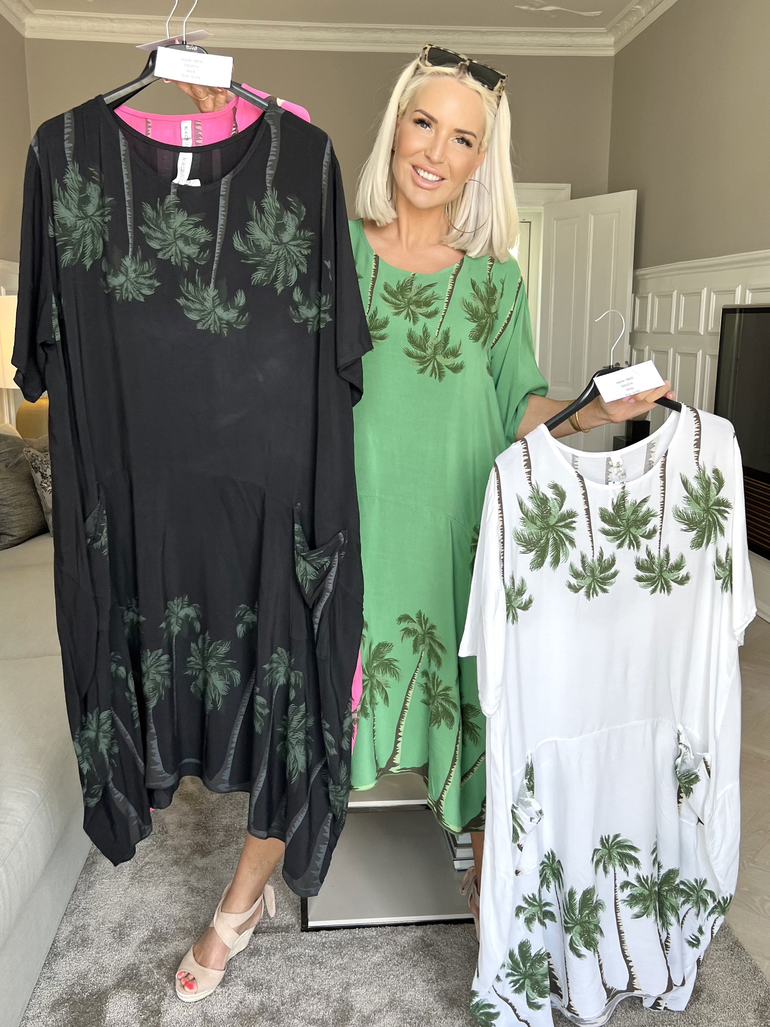 Idaline - Söt sommarklänning med palmmotiv och fickor